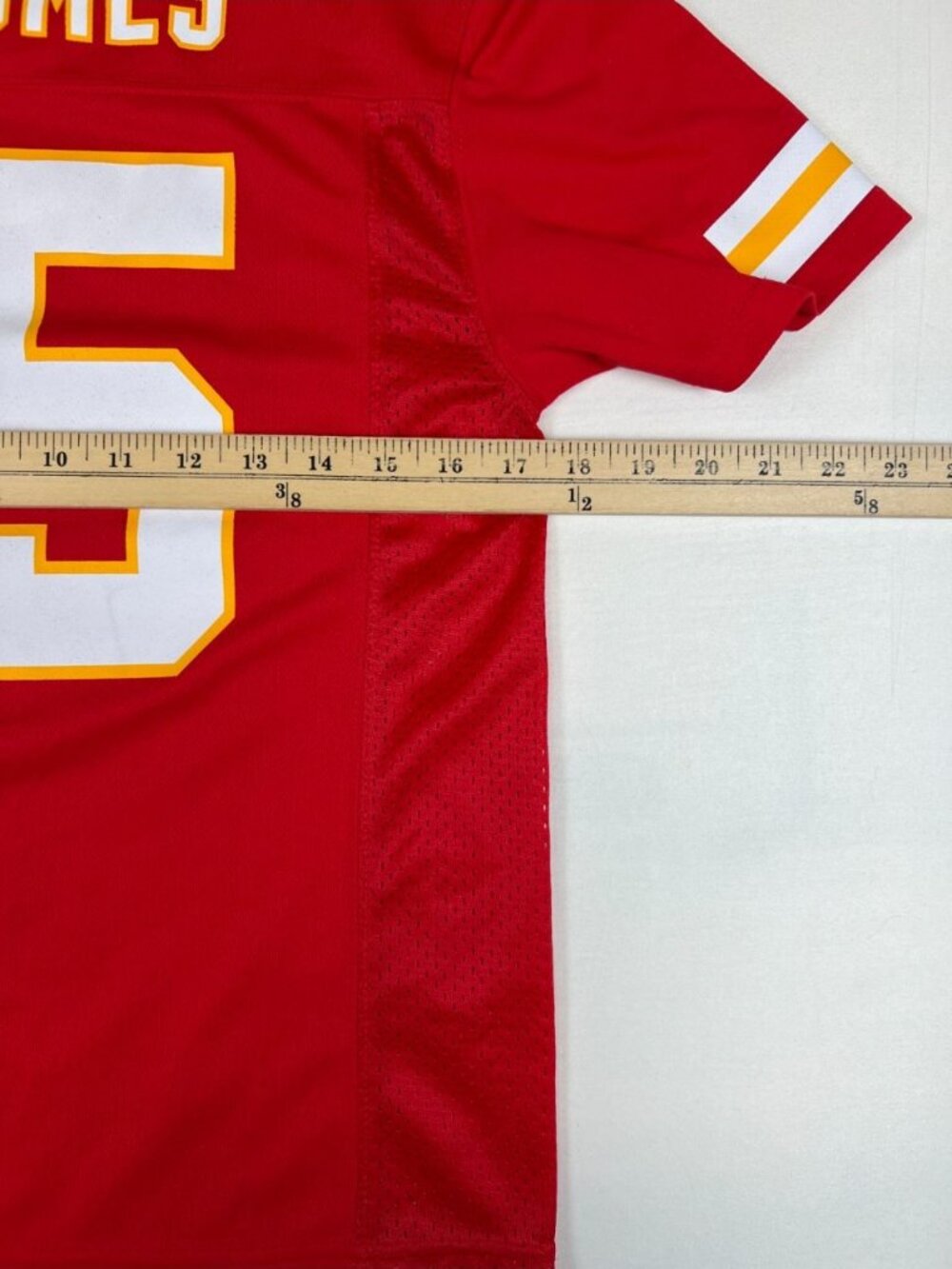 Patrick Mahomes Kansas City Chiefs Youth Medium 10/12 Red NFL Jersey - Picture 7 of 8
